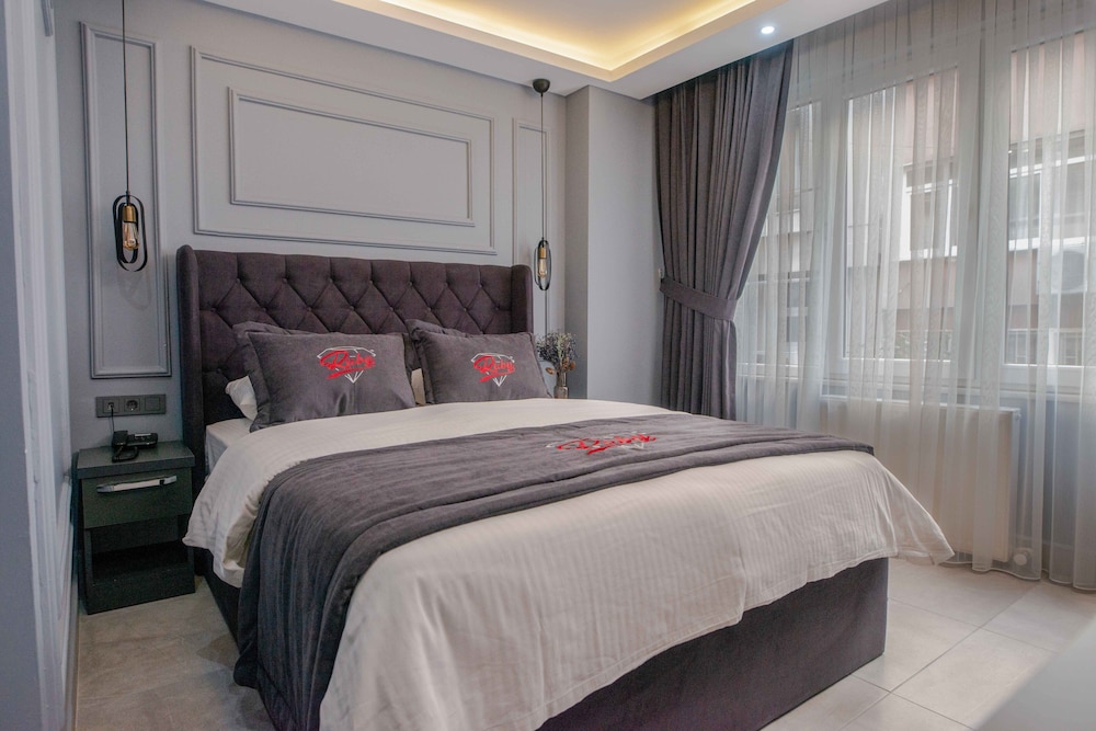Ruby Hotel 12/46
