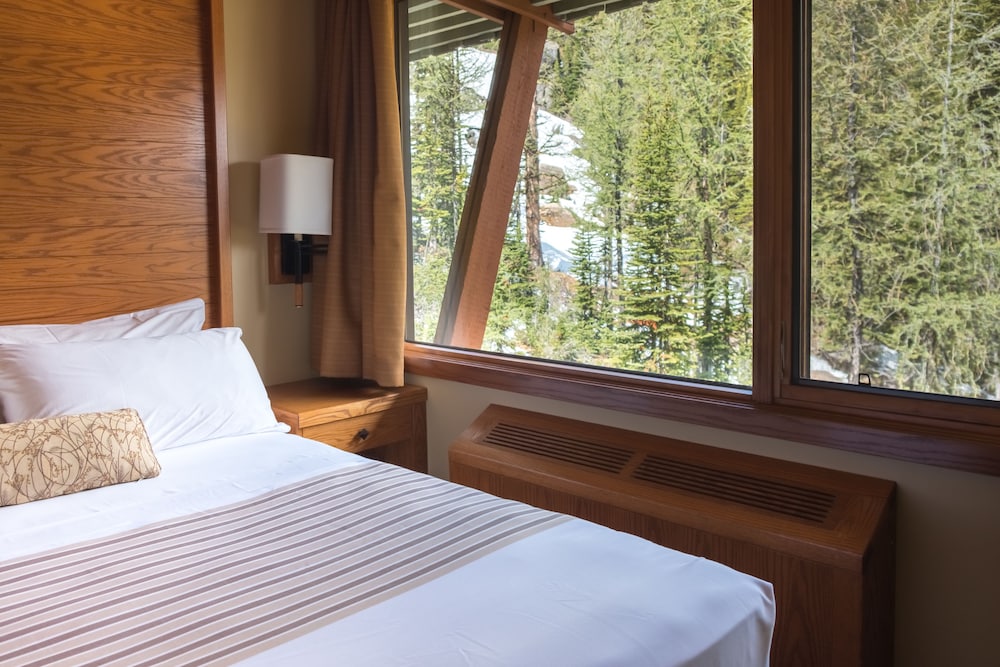 DELUXE, WATERFALL VIEW