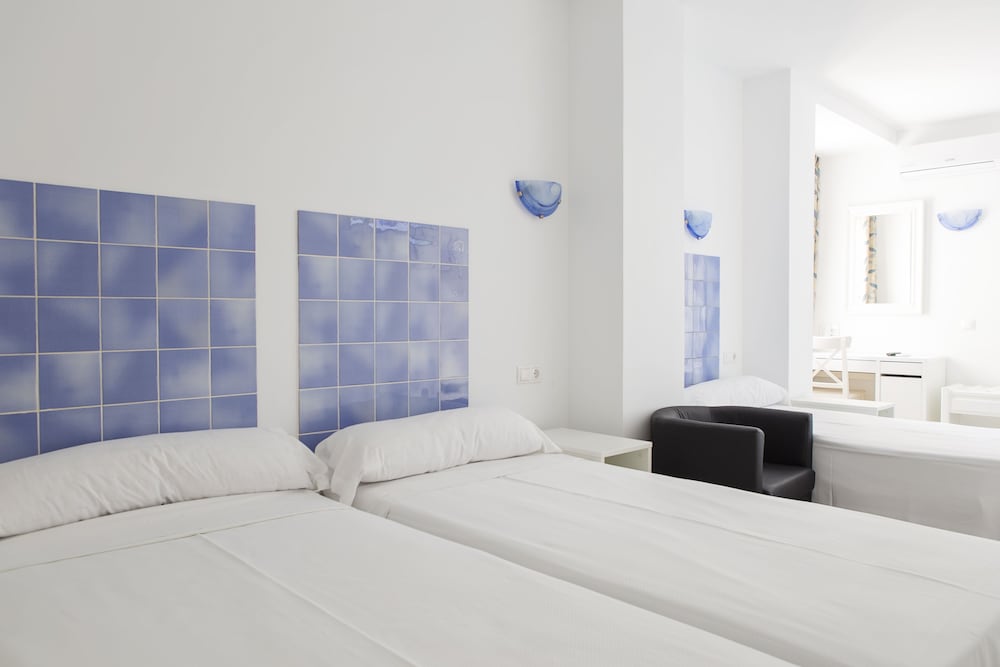 ROOM, TRIPLE, BALCONY