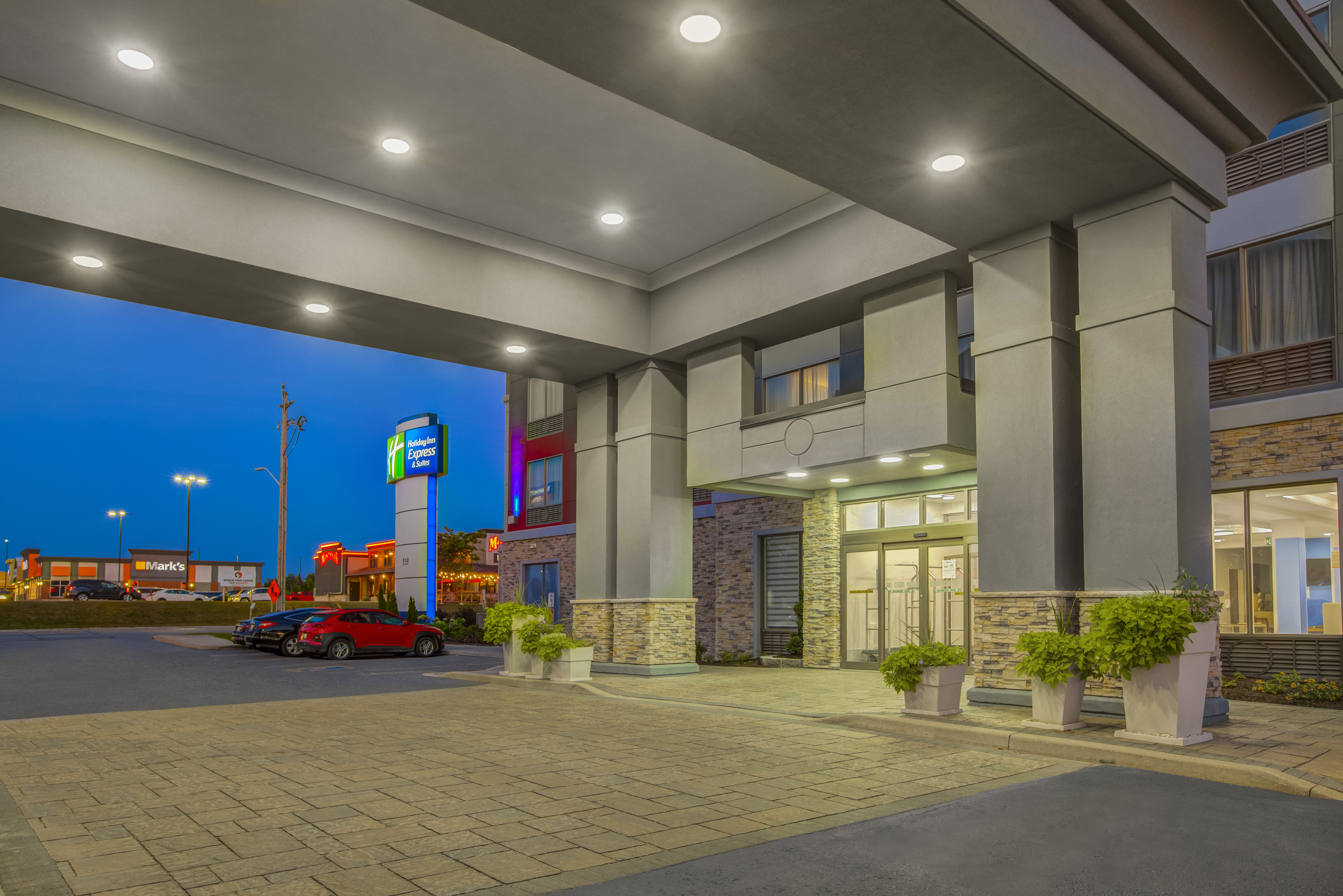 Holiday Inn Express Hotel Suites Woodstock South 64/67
