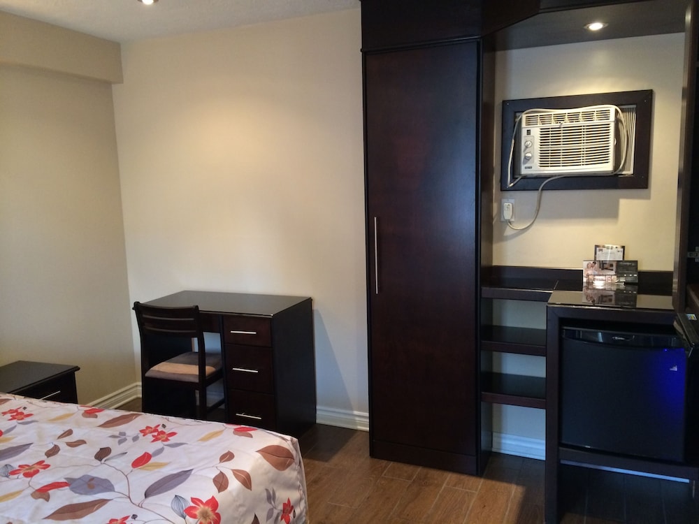 Olux Hotel Motel Suites 8/71