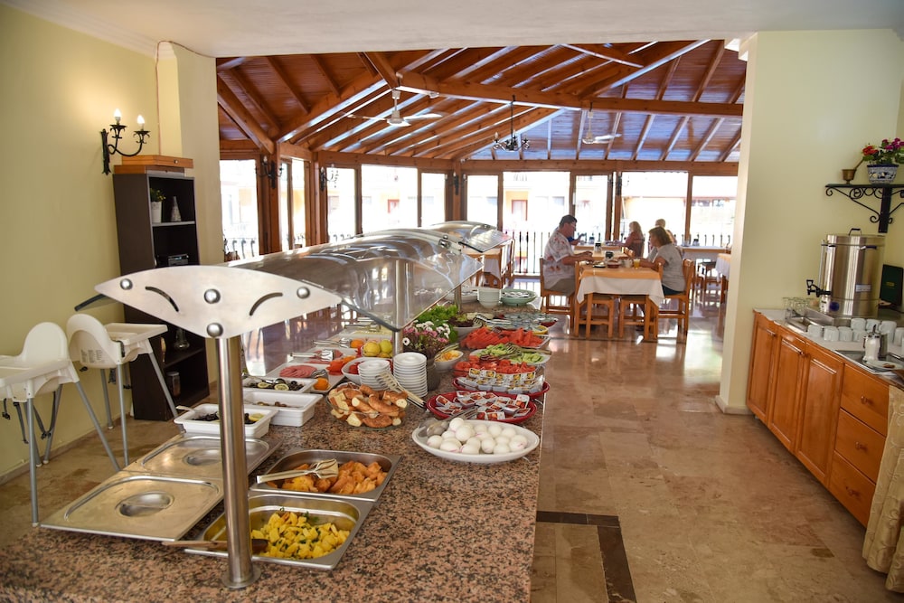 Belcehan Beach Hotel 19/34