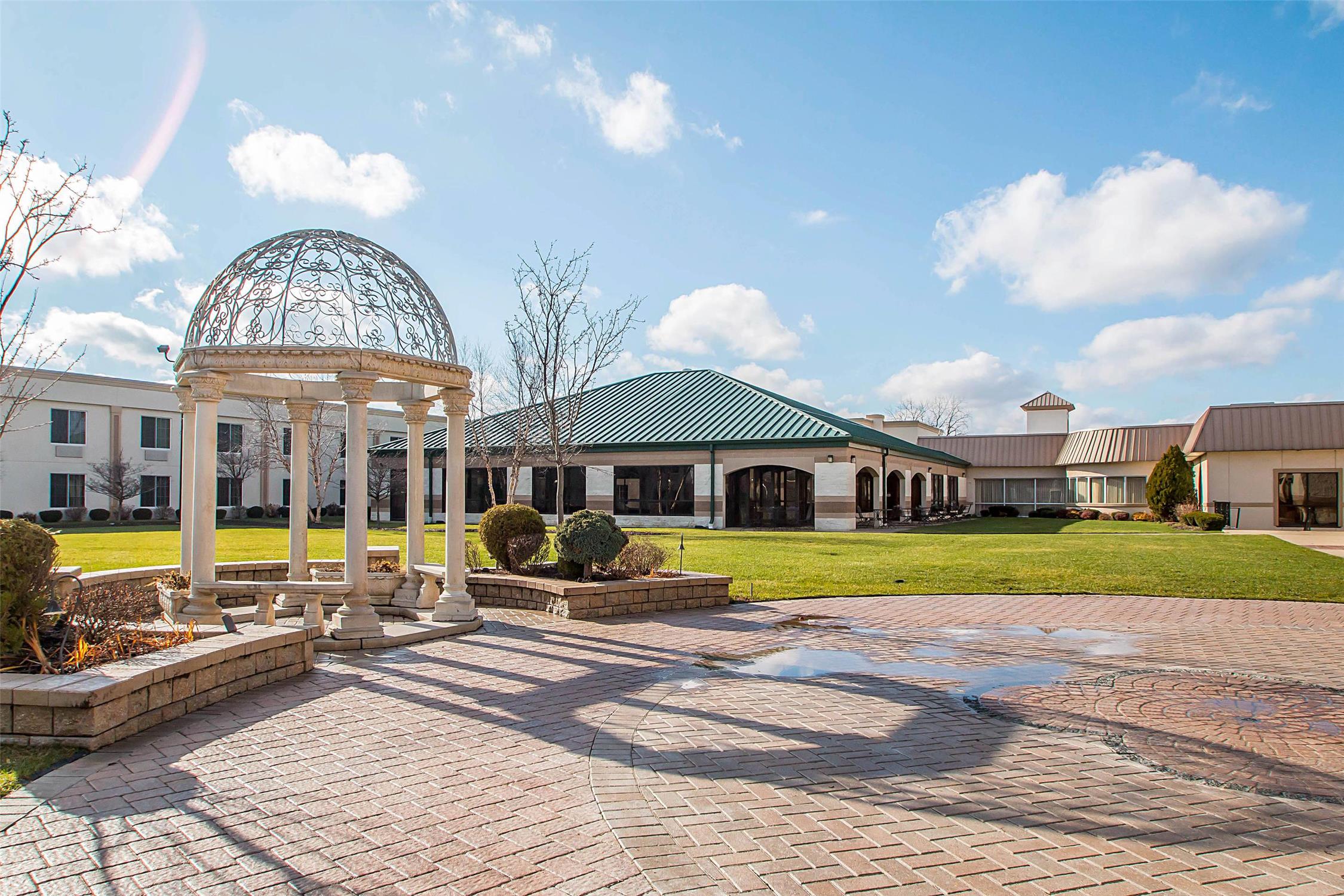 Clarion Inn Elmhurst - Oak Brook near I-88, I-290, I-294 43/43