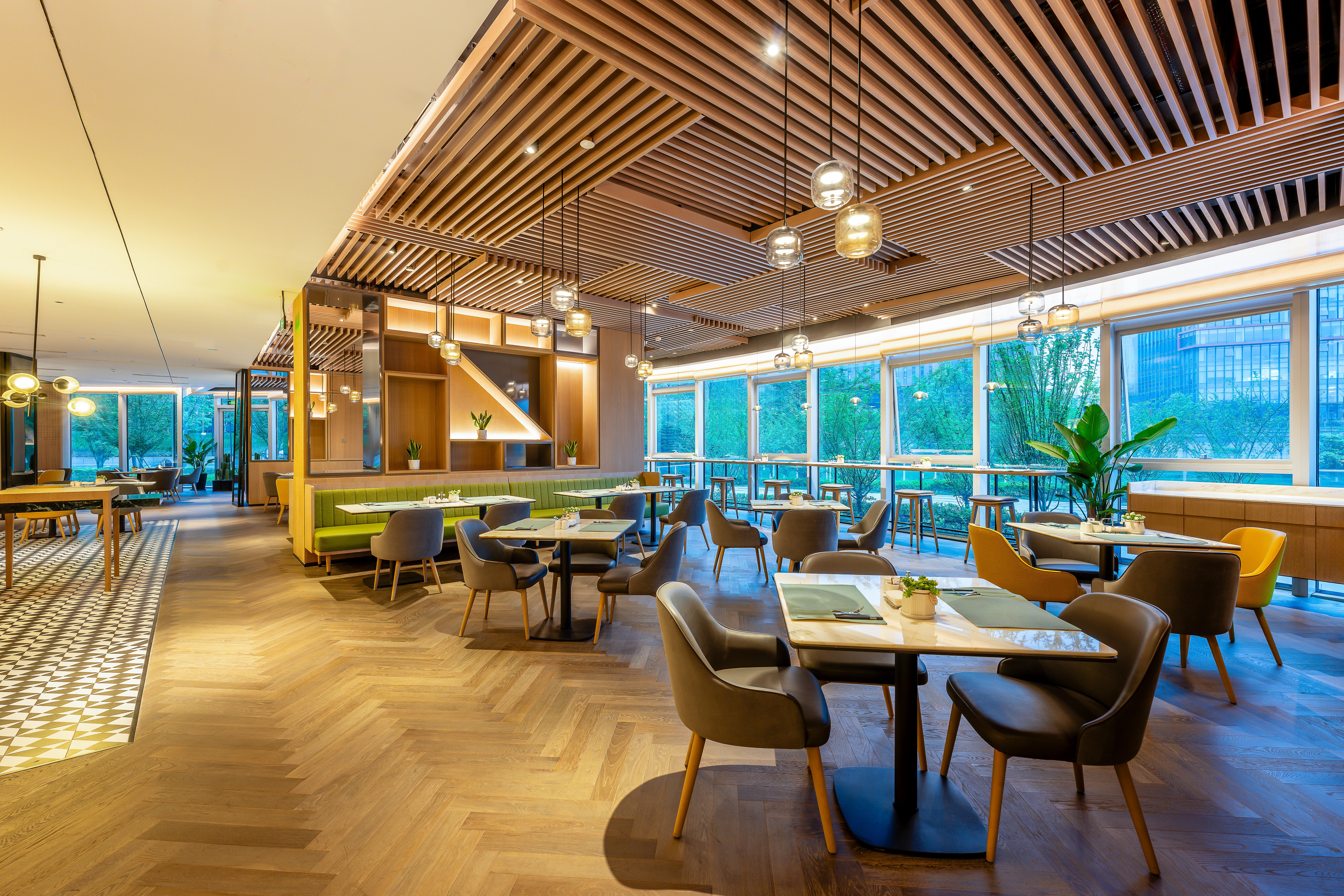 Holiday Inn Chongqing Data Valley 39/59
