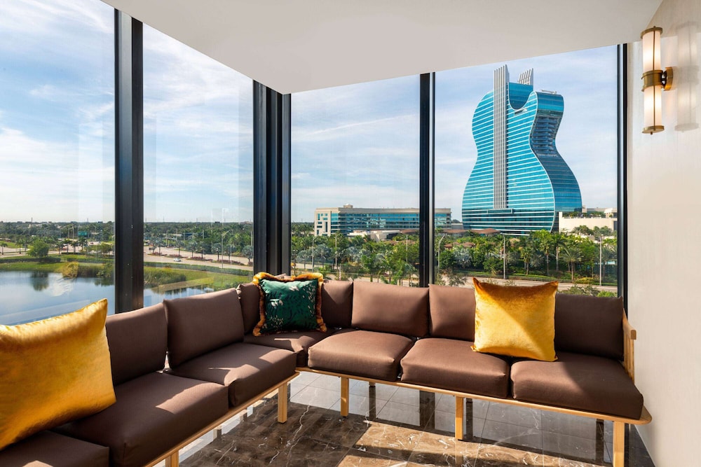 Dolce by Wyndham Hollywood 48/74