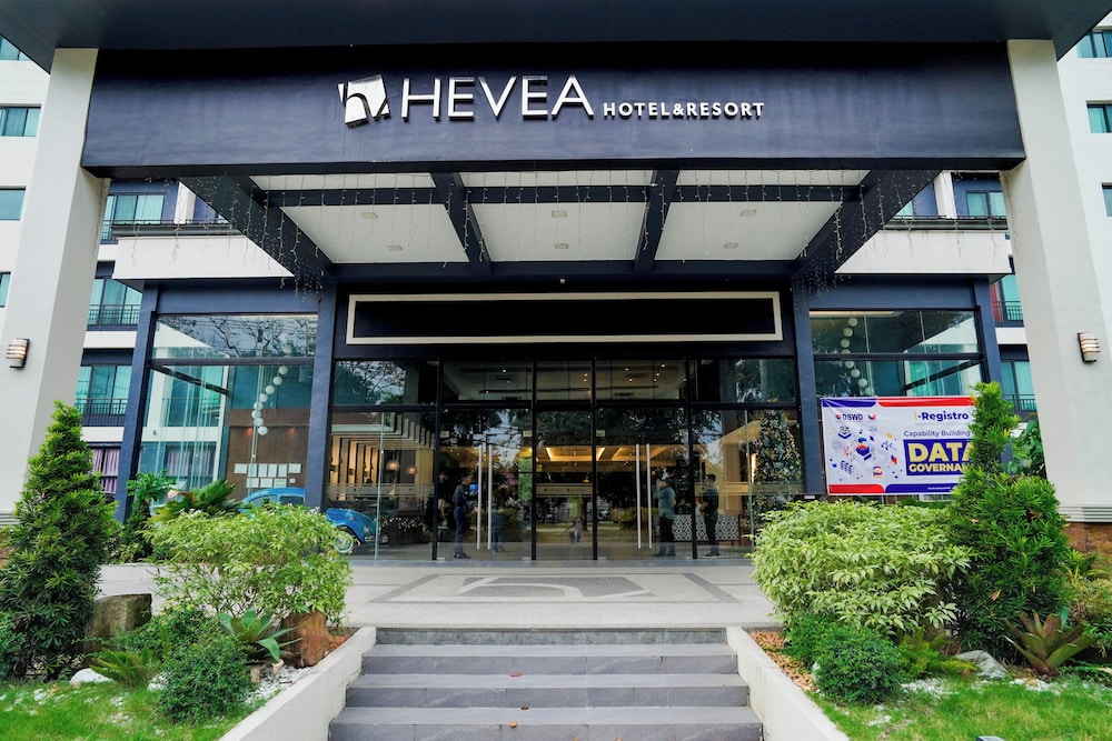 Sunday Hevea Hotel and Resort in ANGELES CITY
