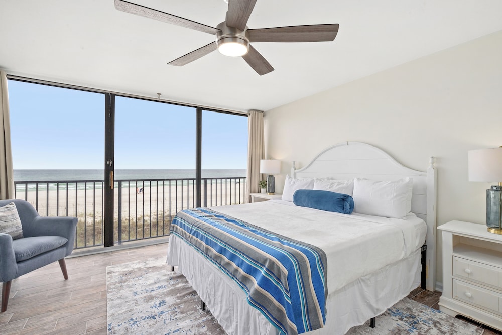 2 Bedrooms, Condo, Coastal, 2 Double Beds, King Bed, Bunk Bed, Beach Front, 2 Bathrooms, Sofa، Sandpiper Beacon Beach Resort 4/9