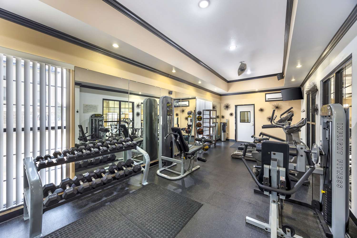 Best Western Plus Emerald Inn & Suites 20/39