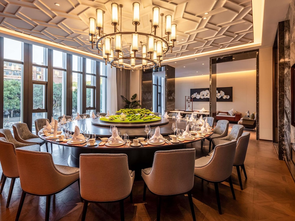 Grand Mercure Yichang Waitan 54/72