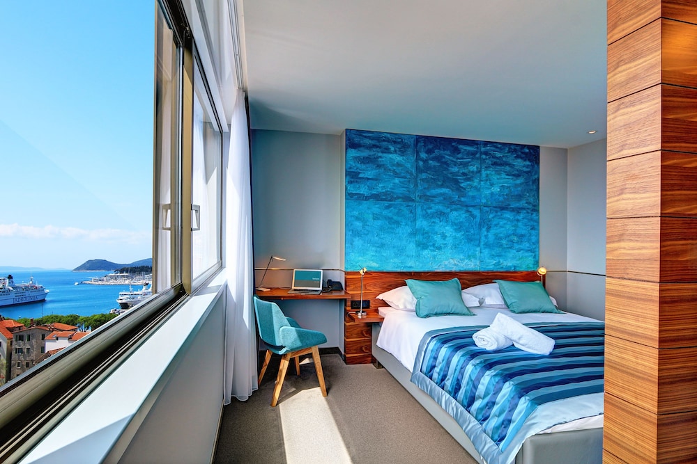SUPERIOR, SUITE, SEA VIEW