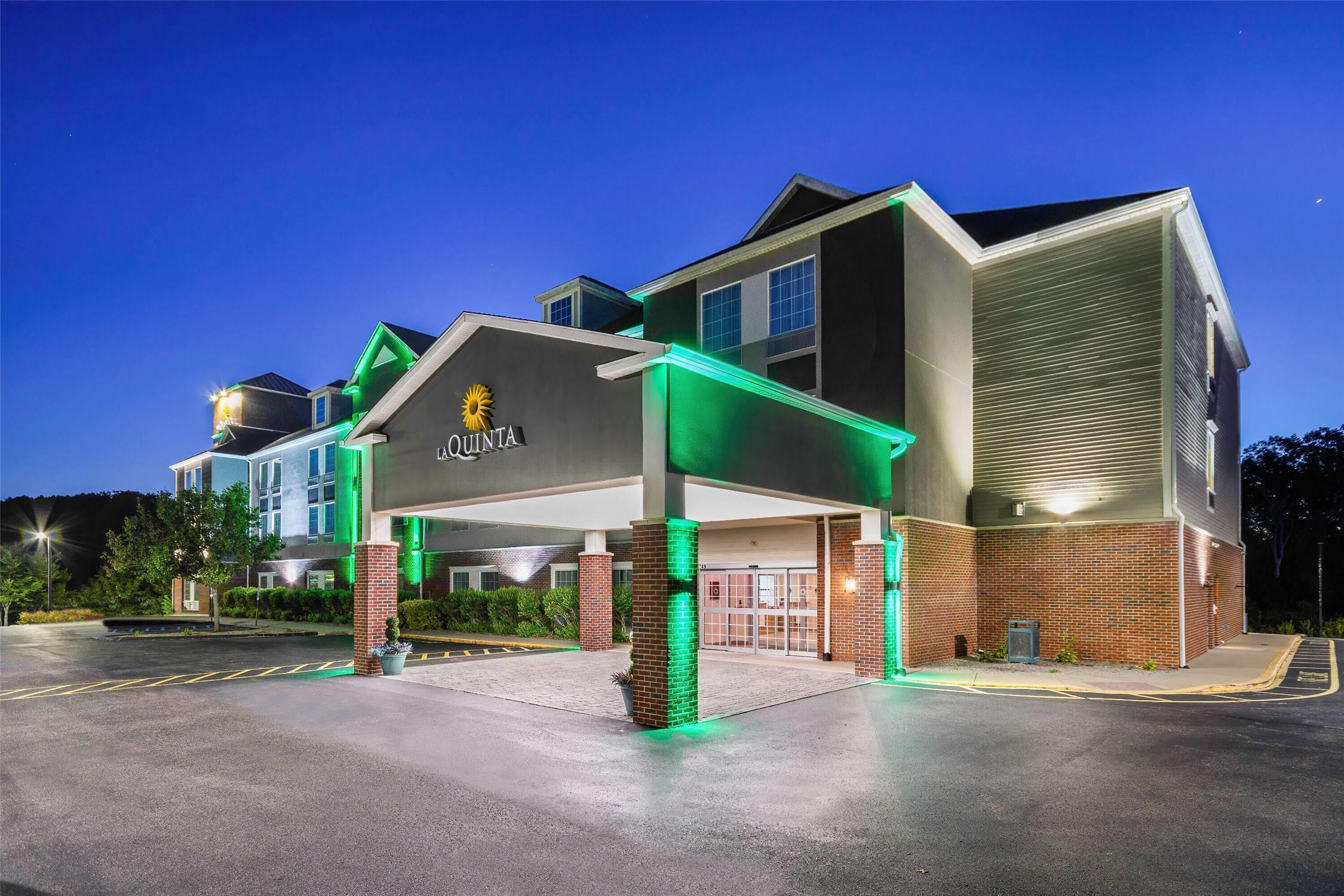 La Quinta Inn Suites By Wyndham Stonington Mystic Area 54/59