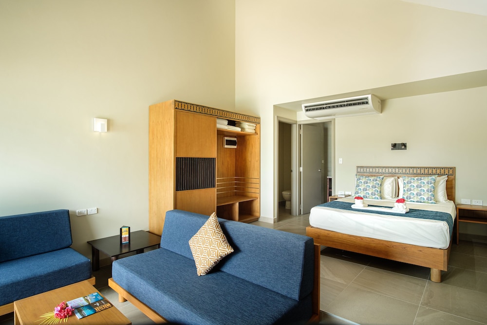 Room, Queen Bed, Beach Front, 2 Sofa