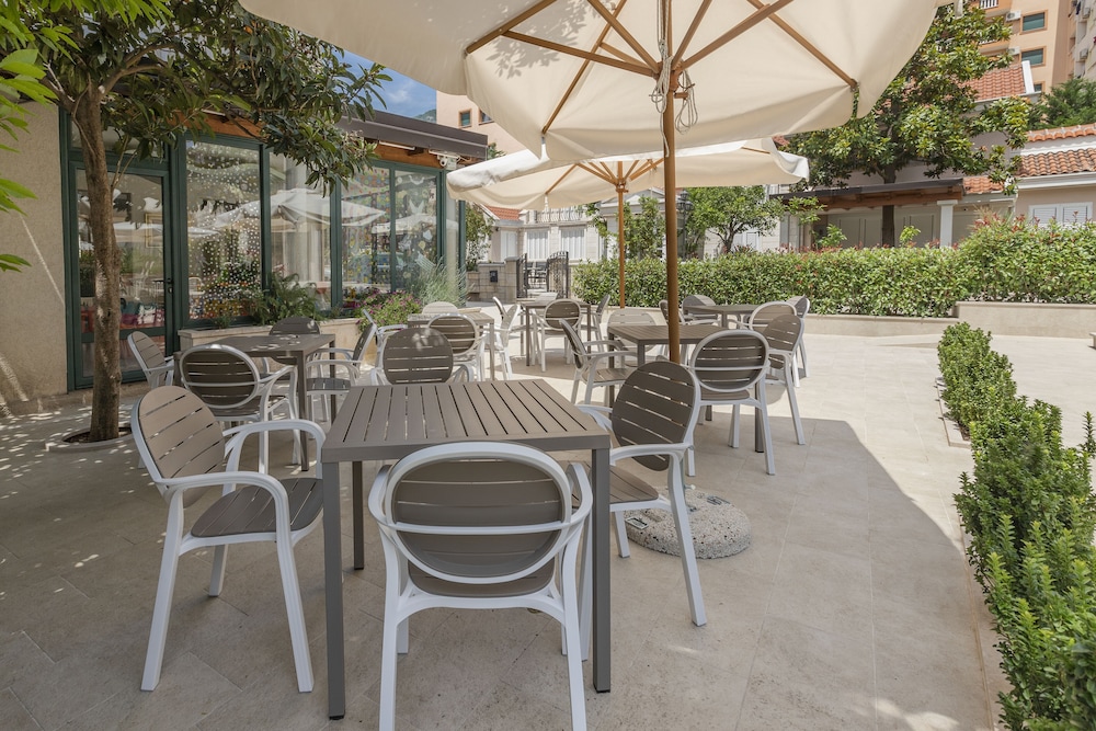 BOUTIQUE HOTEL MOMENTUM by Aycon 186/195