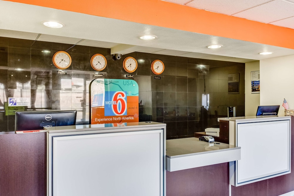 Motel6 El Paso, TX - West 10/66