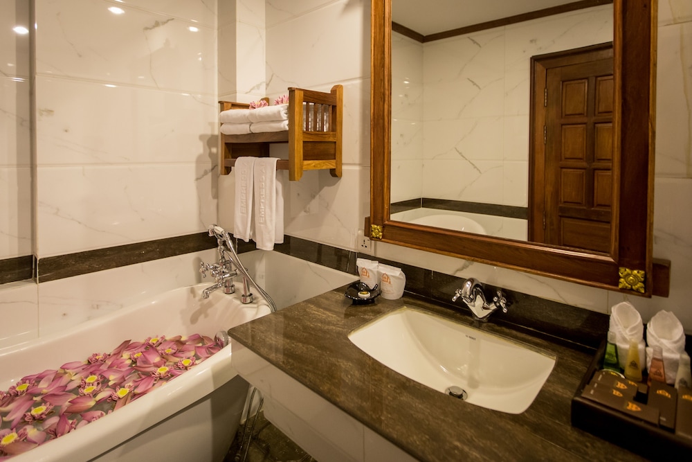 Empress Angkor Resort Spa 49/50