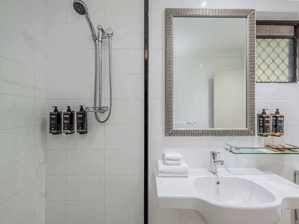 MERCURE TOWNSVILLE 60/61