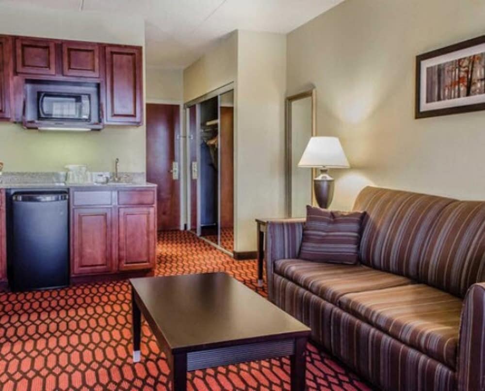 Baymont By Wyndham Harrisburg 24/41