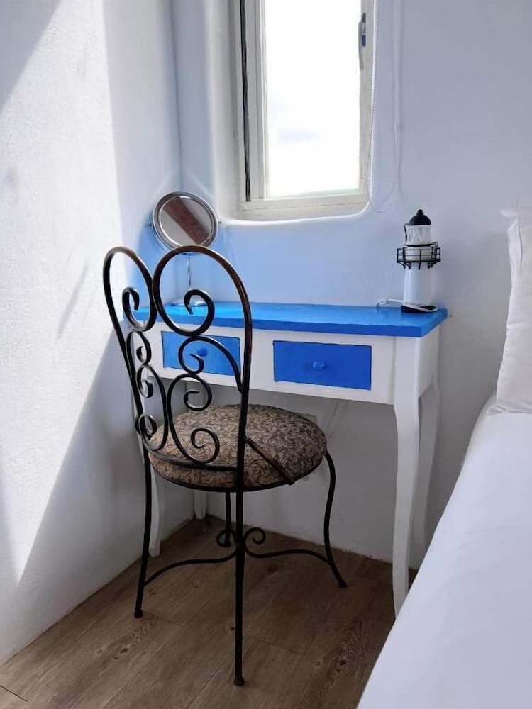 Greek frontier villa 36/49