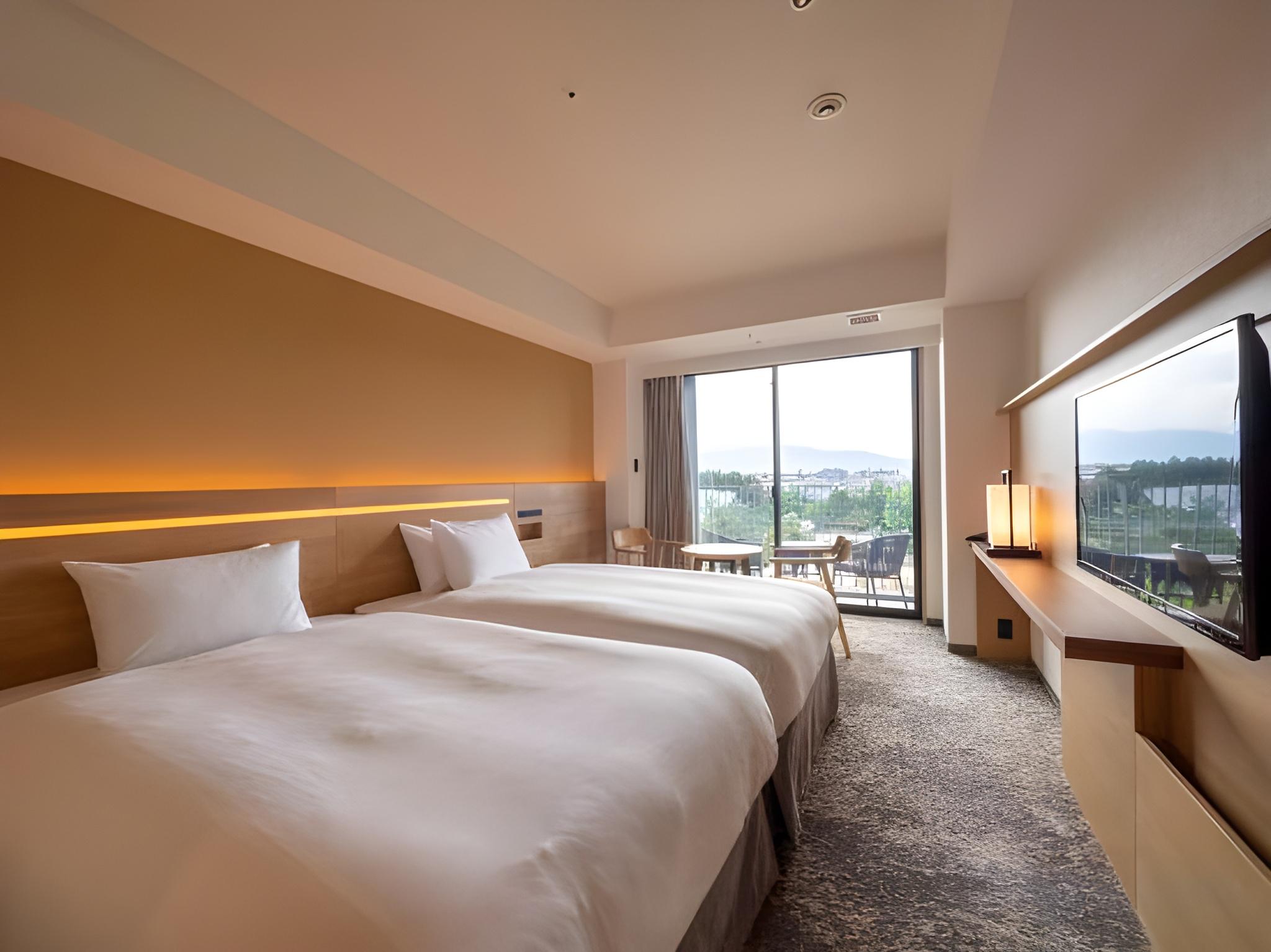 Room, Twin Beds, Park Side, Corner