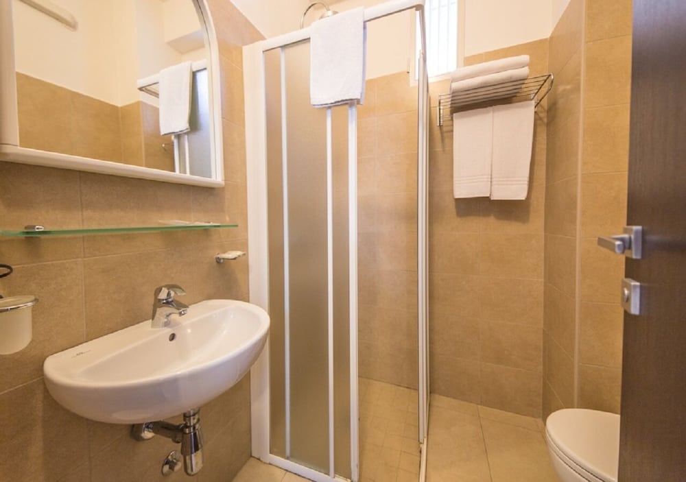 Mediterraneo Hotel and Suites 46/50