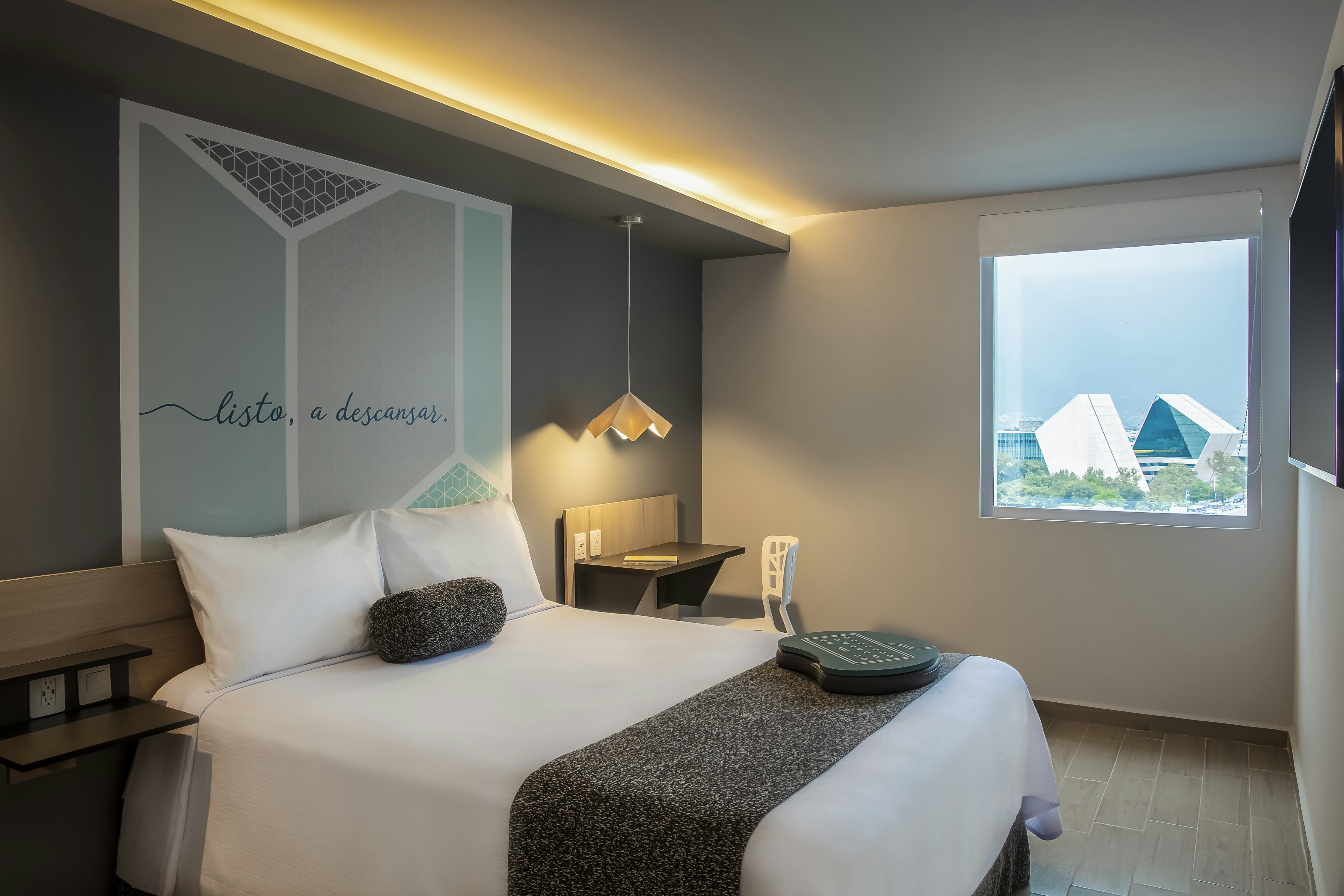 Superior, Queen Bed