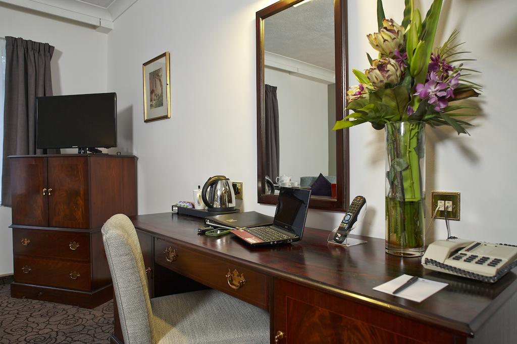 Copthorne Hotel London Gatwick 19/29