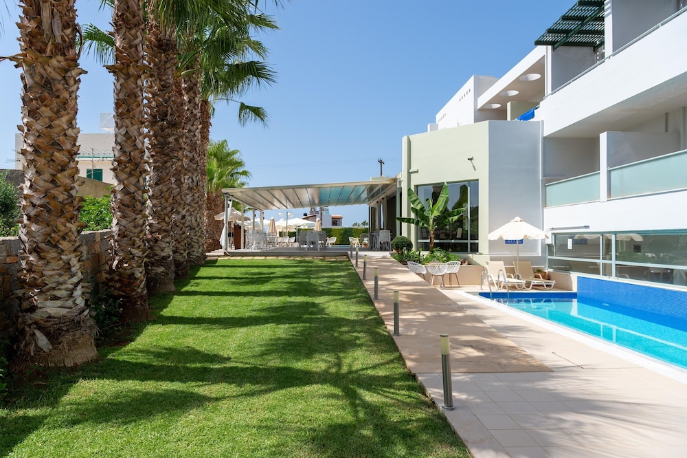 Angela Suites Boutique Hotel 52/61