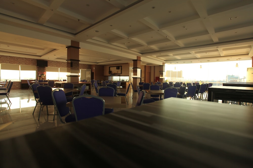 W Three Premier Hotel Makassar 17/29