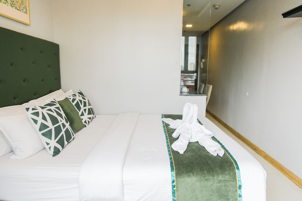 Pacific Bay Grand Suites 13/50