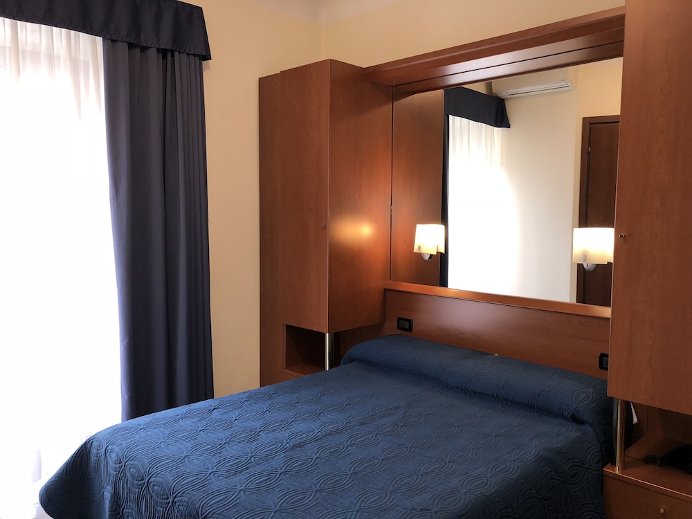 Hotel Aurora 9/38