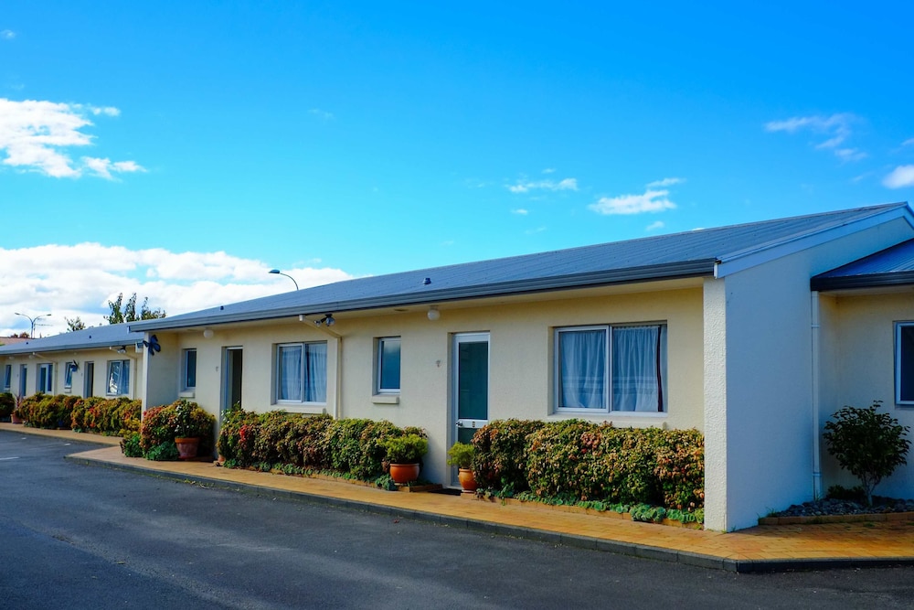 Ann’s Volcanic Motel 1/50