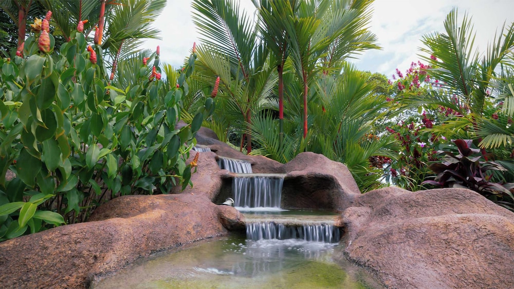 VOLCANO LODGE AND SPRINGS 53/68