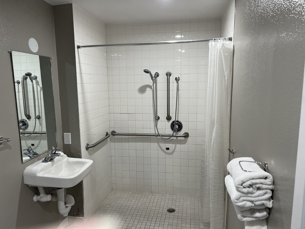 Motel6 Arcata, CA – Cal Poly Humboldt 55/60