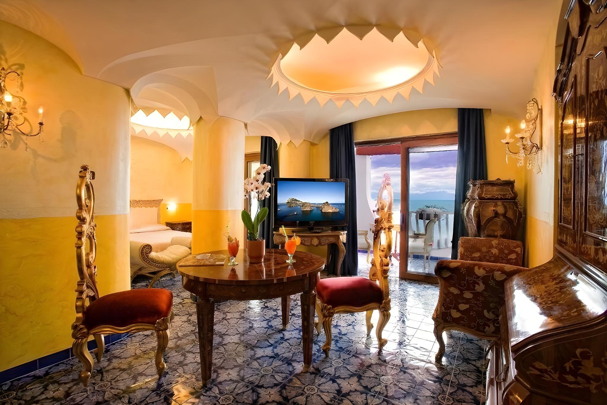 DELUXE, SUITE, BALCONY