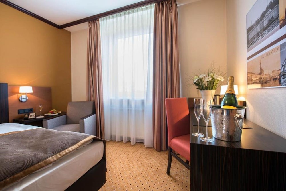 Trans World Hotel Donauwelle 13/50