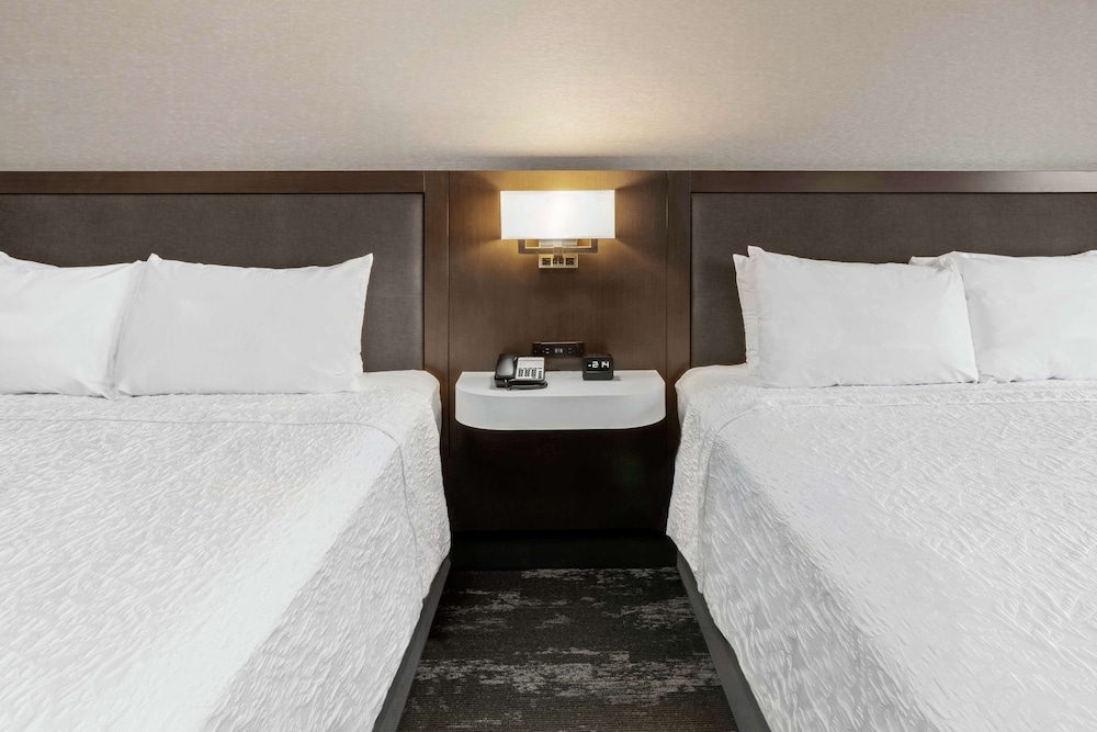 Hampton Inn & Suites Spokane Downtown-South 16/56
