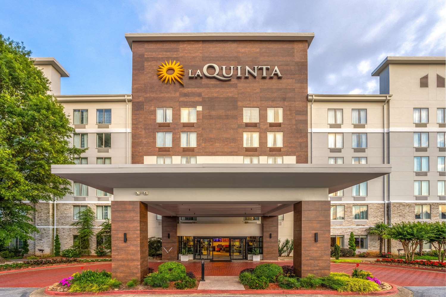 La Quinta Inn & Suites by Wyndham Atlanta Airport North 2/60