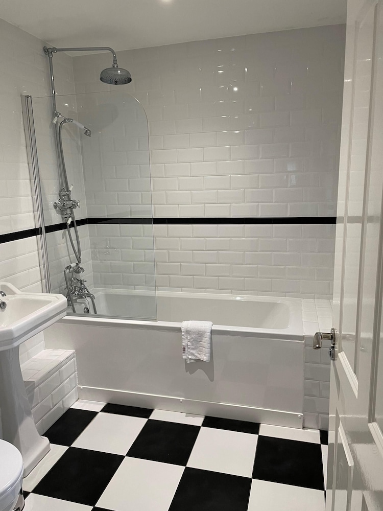 The Ebury Hotel 41/46