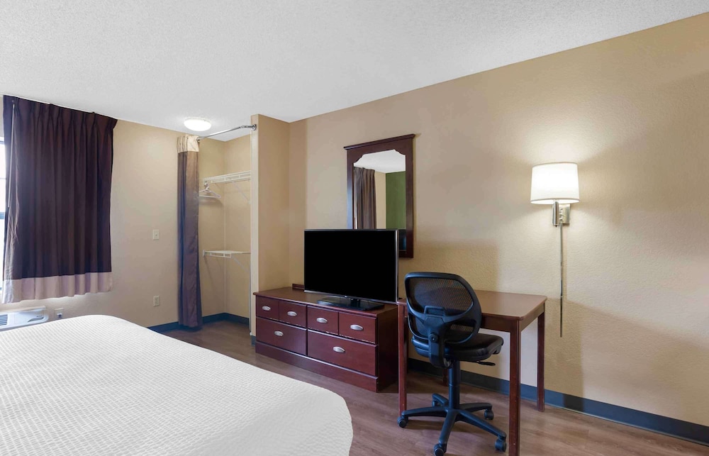 Extended Stay America Suites Santa Rosa South 18/37