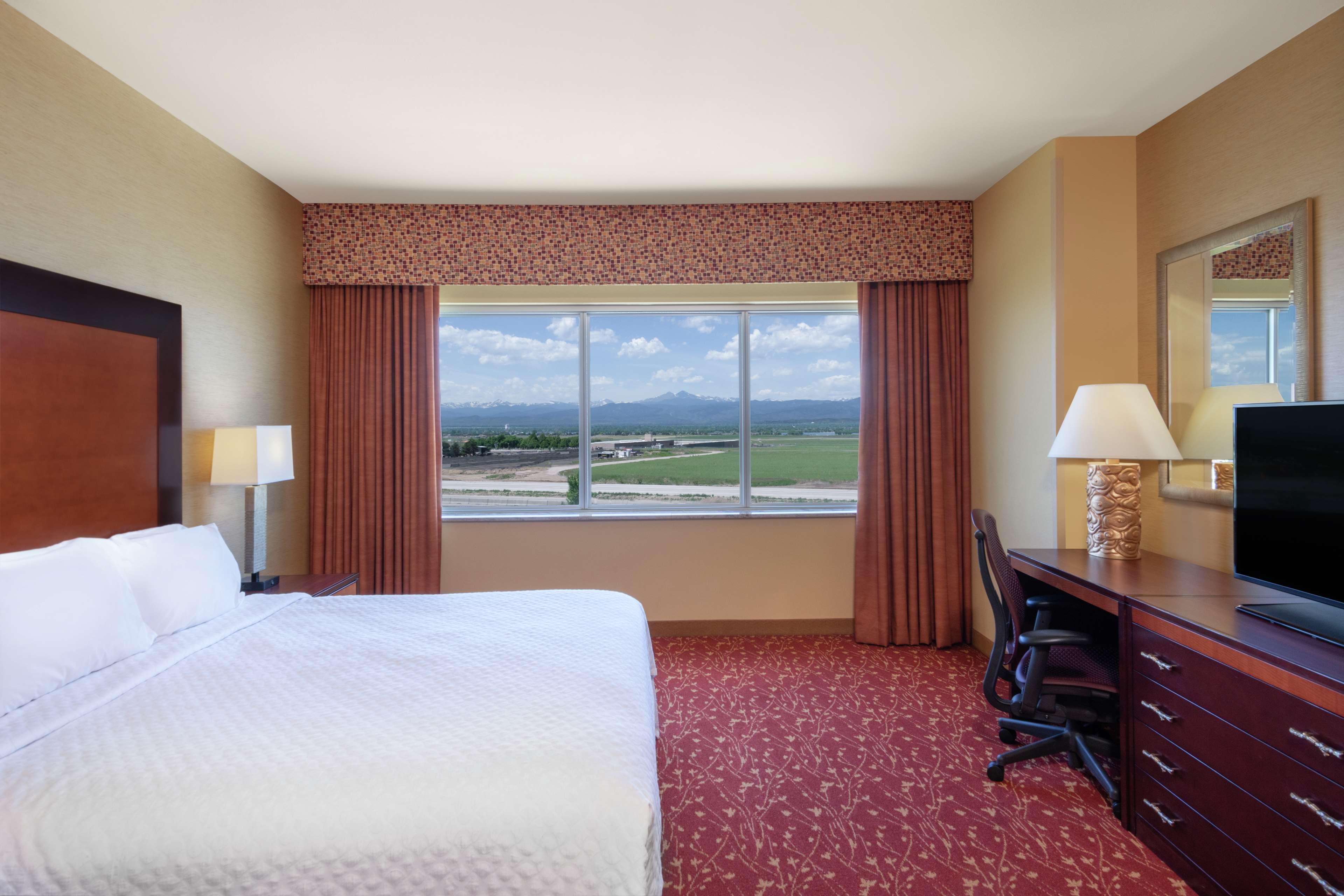 2 Rooms, Premium, Suite, King Bed, Mountain View