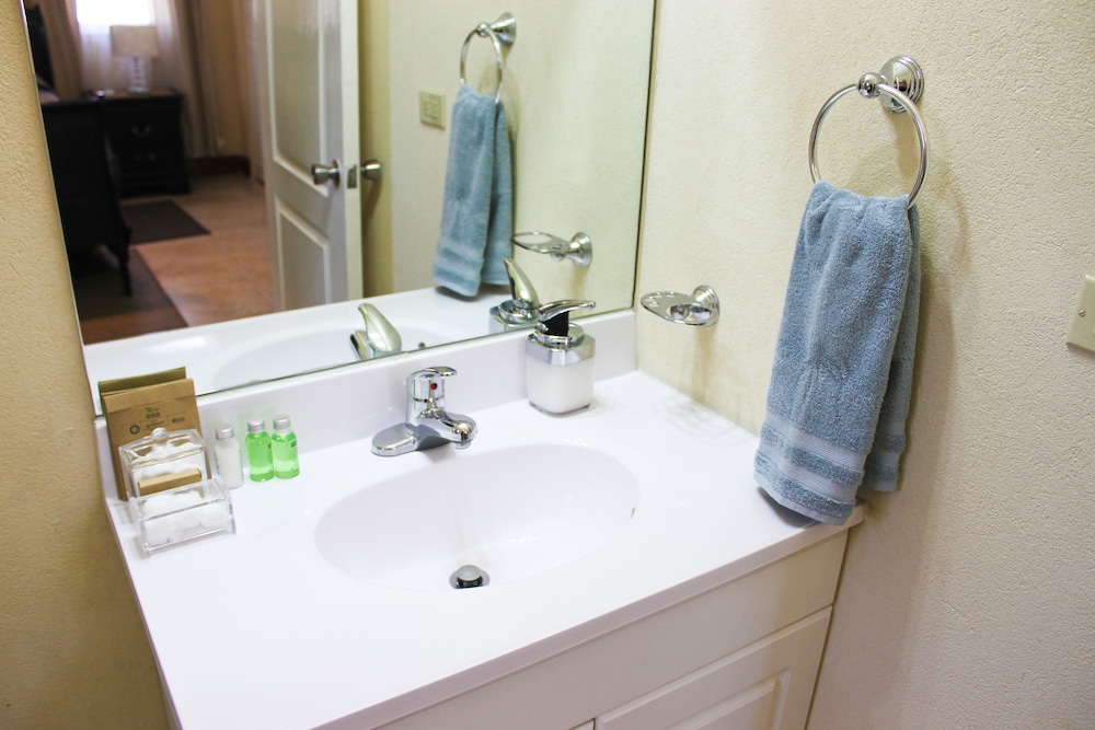 Eclipse Suite Guest Apartments 72/77