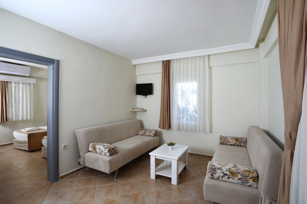Summer Garden Suites And Beach Hotel 31/59