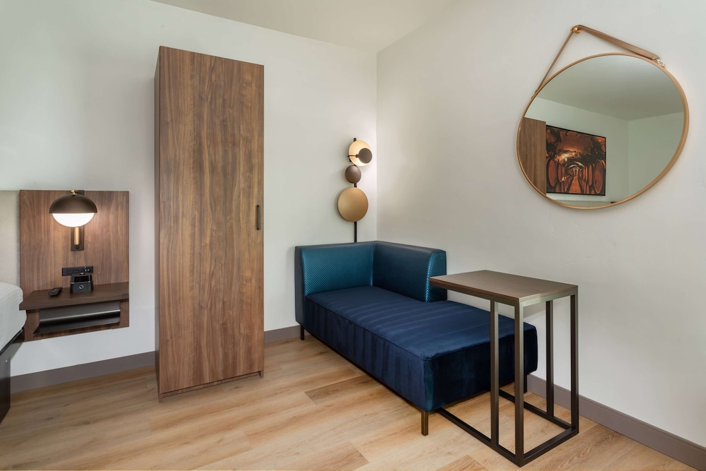 La Quinta Inn & Suites By Wyndham Galt Lodi North 45/56