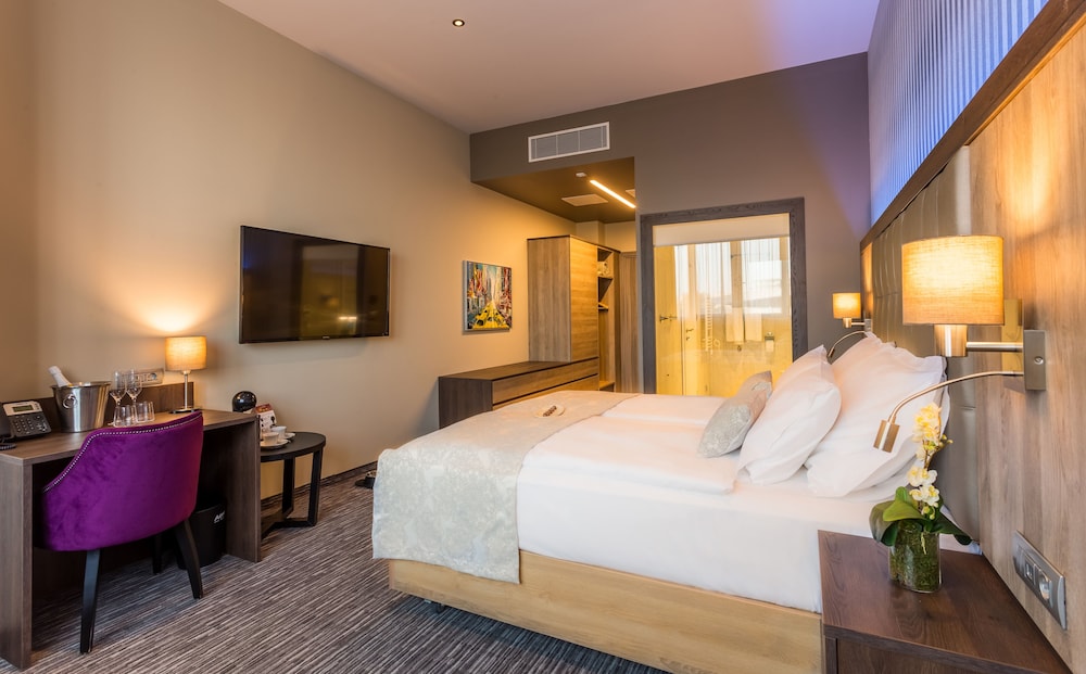 SUPERIOR, TWIN BEDS
