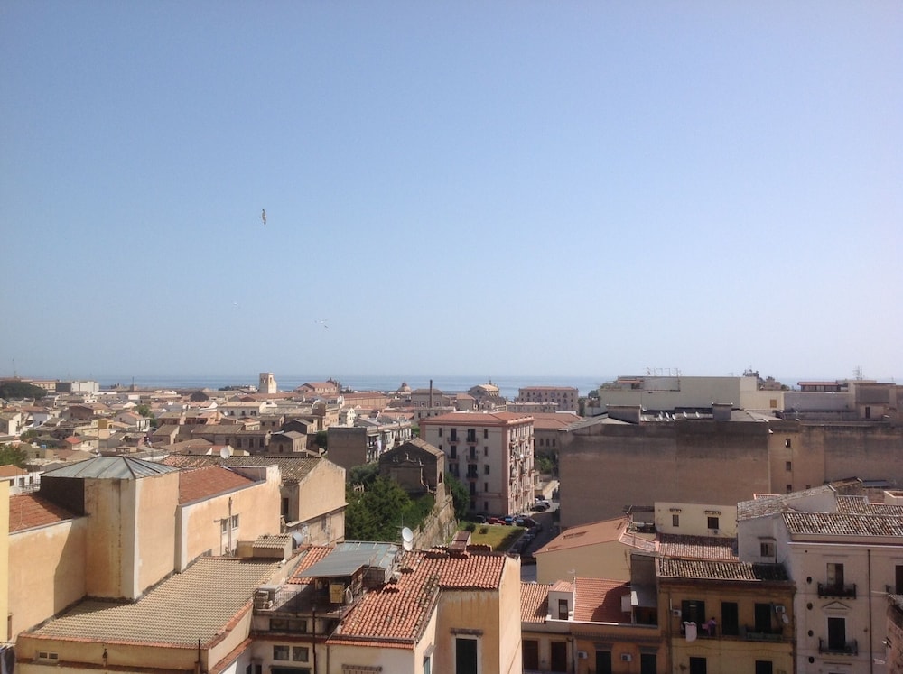 Albergo Cavour 32/35
