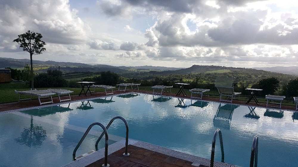 Saturnia Tuscany Hotel 69/70