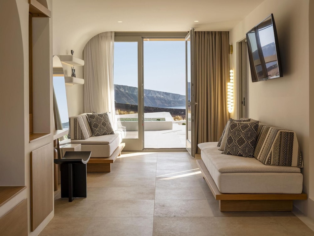 SANTO MINE OIA SUITES 28/45