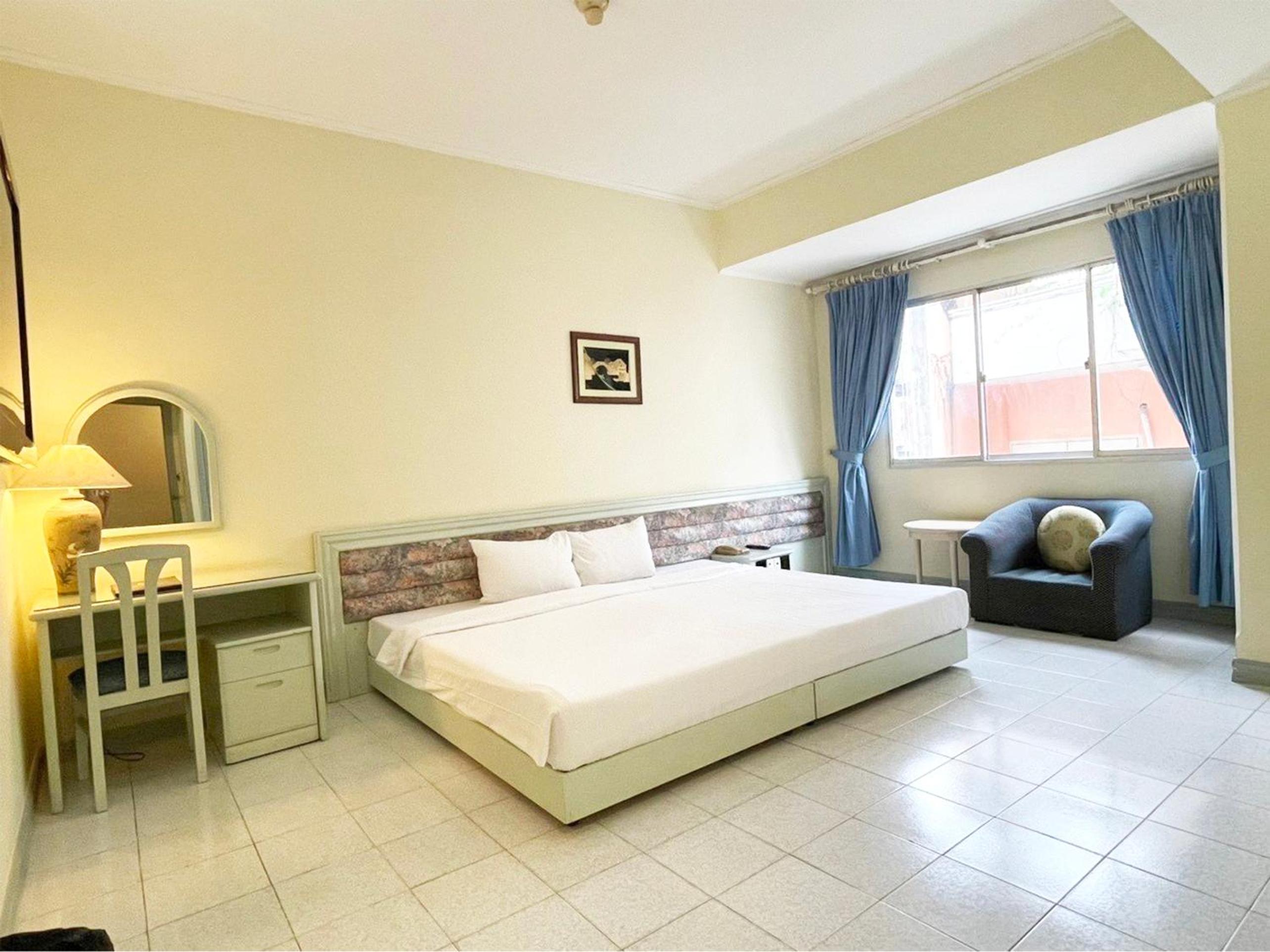 Deluxe, Double or Twin Bed