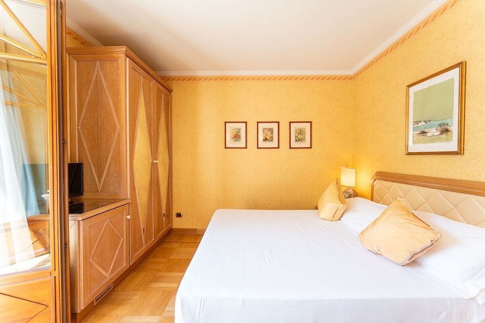Family Suite, Modern, 2 Queen Beds
