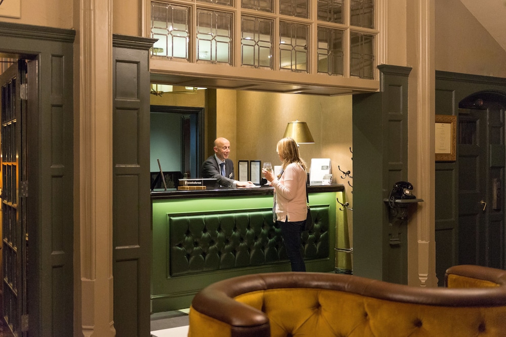 The Crown Manor House Hotel 5/42